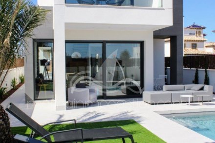 Chalet independiente, Situado en Elche Alicante 26