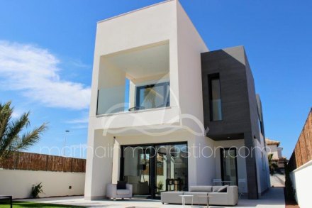 Chalet independiente, Situado en Elche Alicante 25